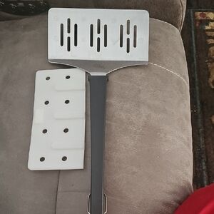 The Pampered Chef Silver and Black Grill Spatula